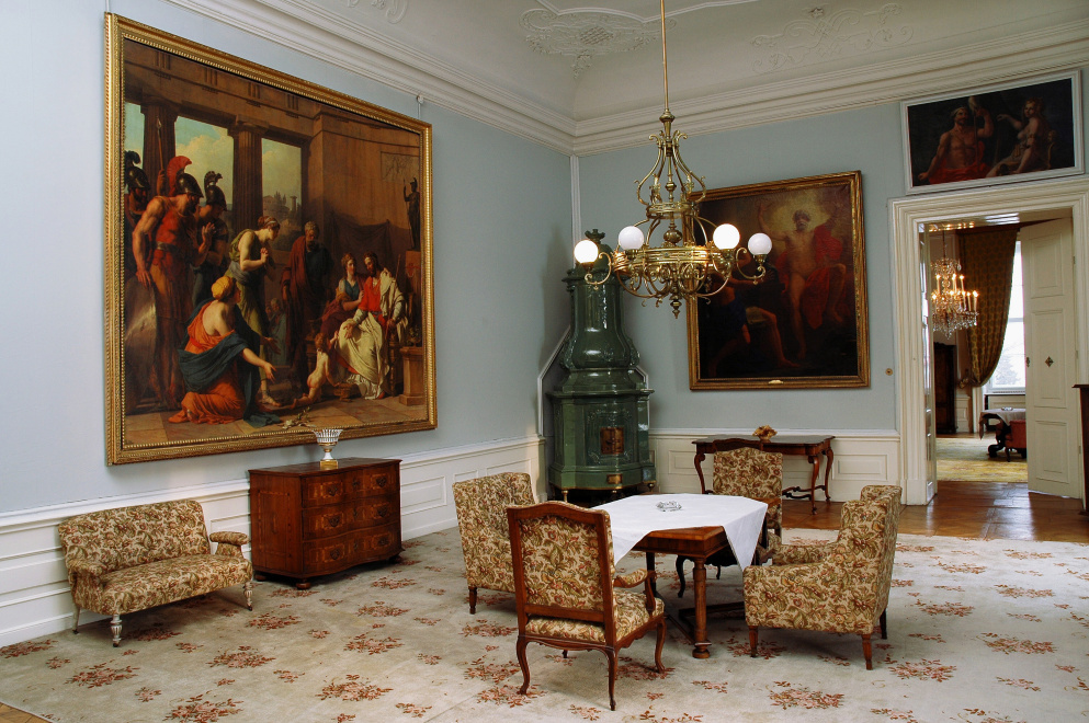 Refined estate hospitality and private cellar